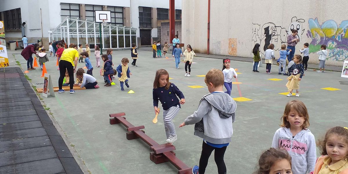 O CEIP Anexa de Prácticas de A Coruña experimentou unha xornada de xogos e deportes tradicionáis galegos con motivo dos patios dinámicos na escola