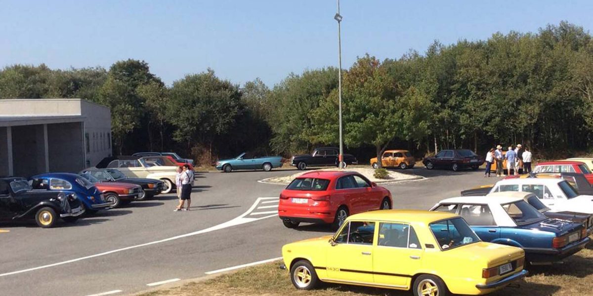 Masiva e veloz visita guiada ao Melga do Coruña Veteran Car e a Asociación de Amigos das Motos Clásicas