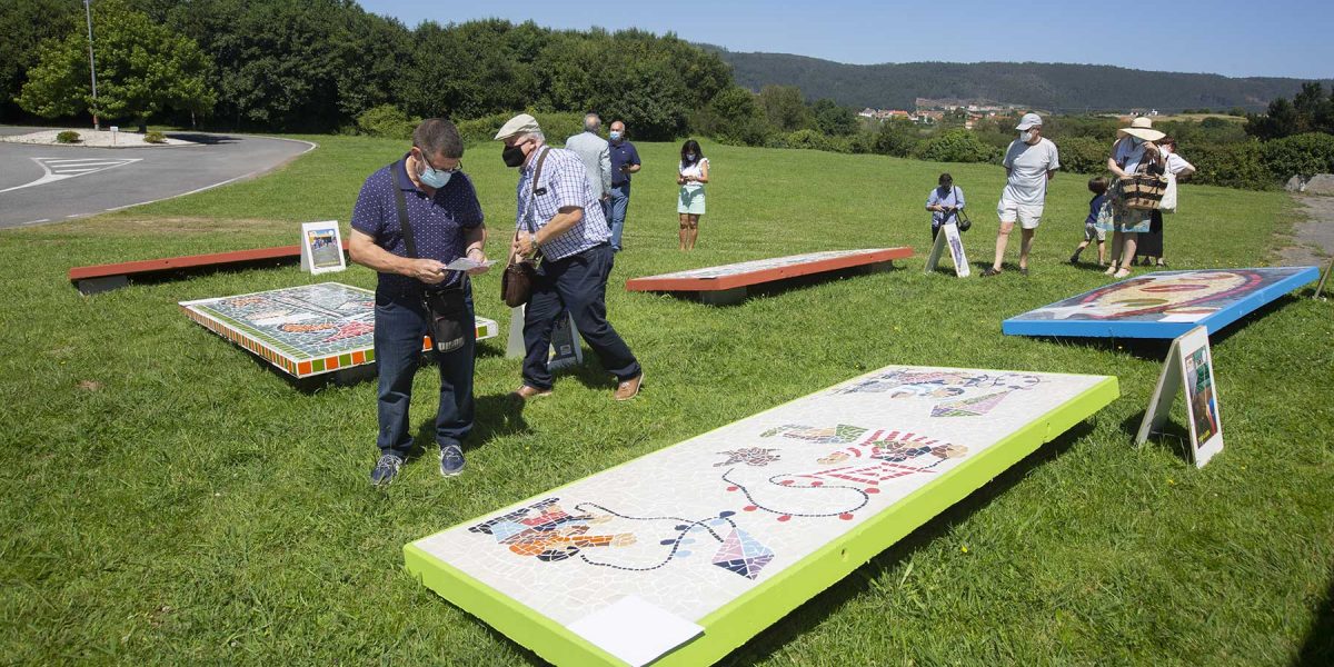 Inaugurada a Exposición ao aire libre dos Xogos e Deportes Tradicionáis nos muraies de azulexo no Melga de Ponteceso