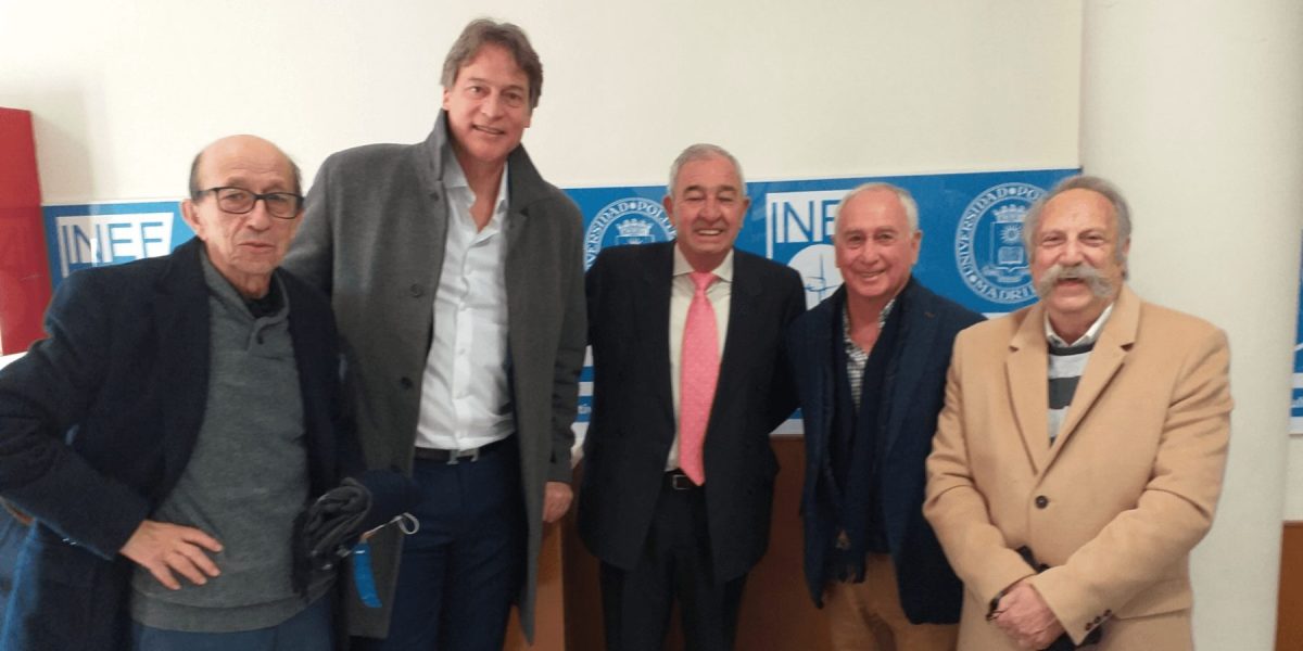 Ricardo Pérez y Verdes con varios amigos en el homenaje a Rafa Pascual