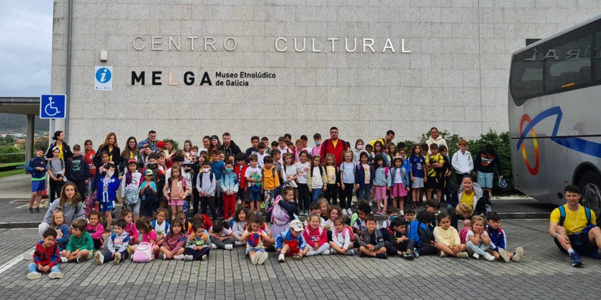 Grupo del Campamento urbano de Esporade en el museo melga